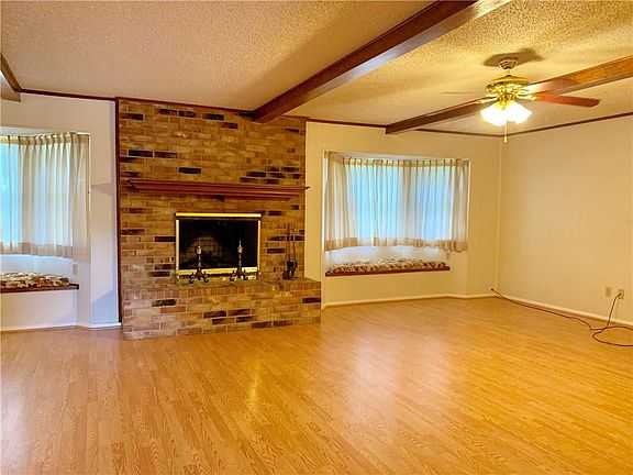 2nd image of 928 Meadowview Dr