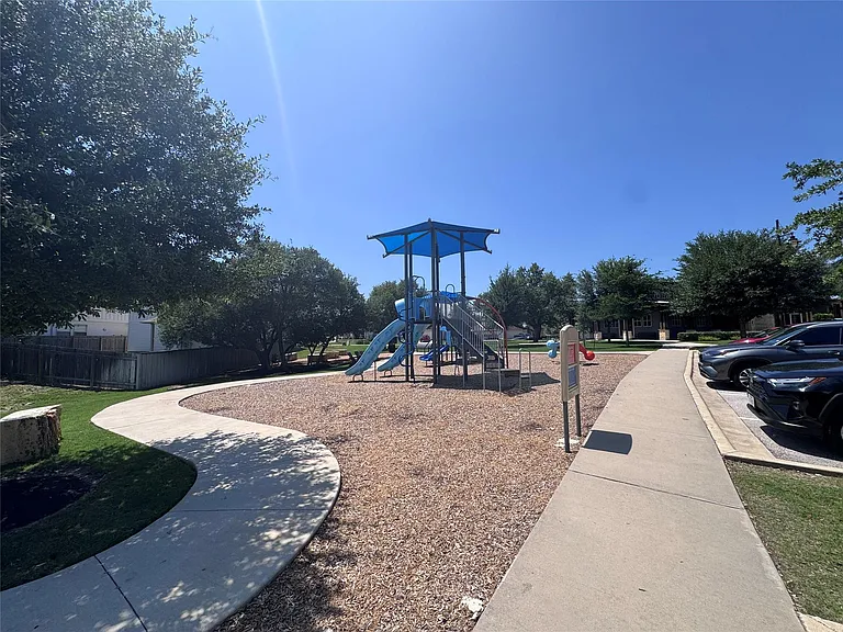 321 Callahan Ln — Photo 35