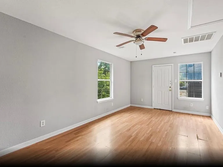 205 Hafer St — Photo 4