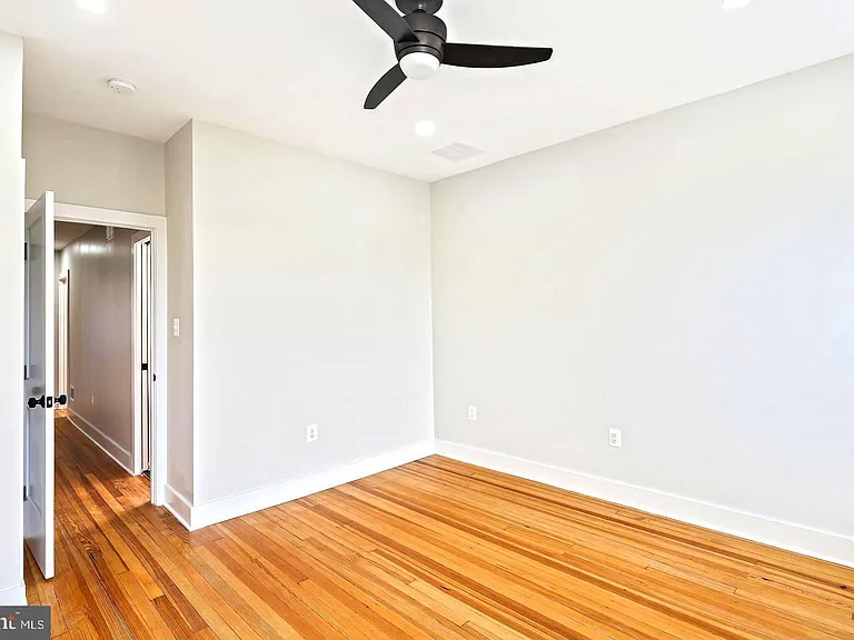 1327 W 42nd St — Photo 30