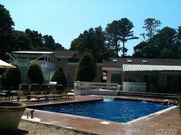 34 King St, Hampton Bays, NY 11946