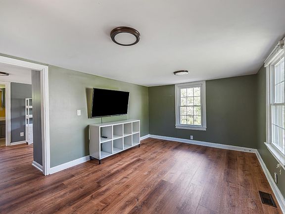 4th image of 1039 Combs Cove Dr