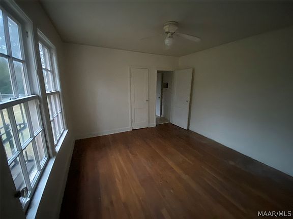 5th image of 3639 Whiting Ave