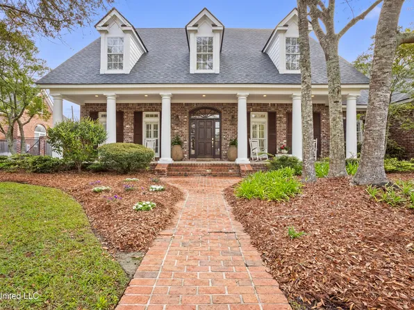16 Lawrence Pl, Gulfport, MS 39507