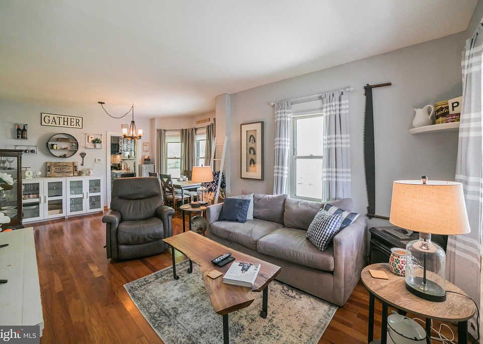 2nd image of 619 Sunset Ave