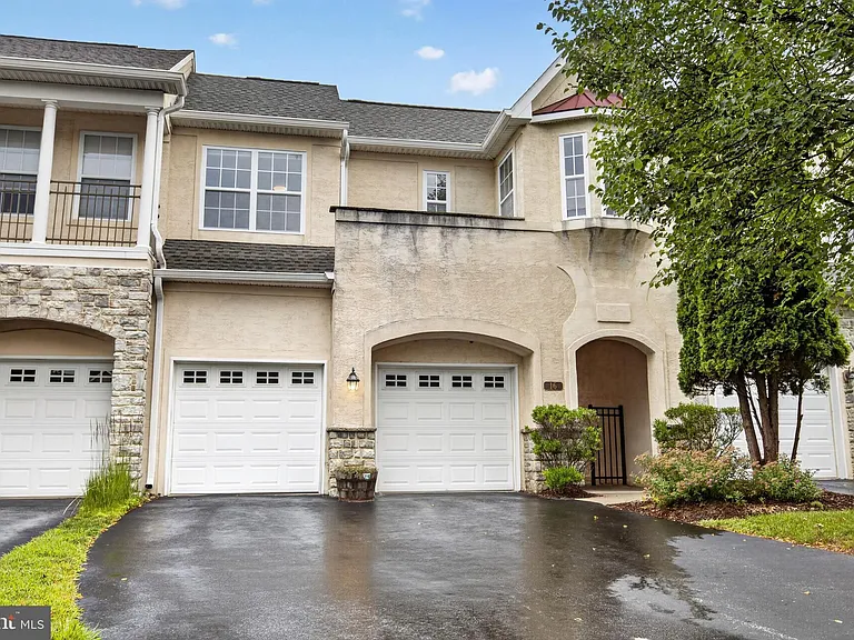 16 Oak Leaf Ln — Photo 2