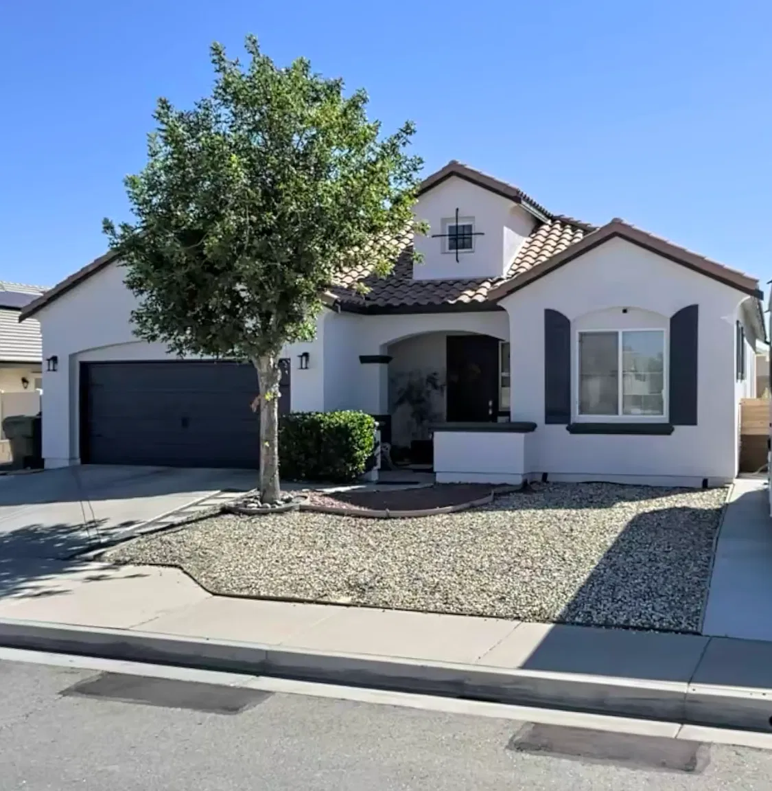3 bed, 2289 sqft, $3,200 — Photo 2