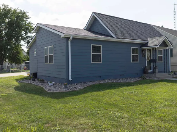 719 11th St, Gothenburg, NE 69138