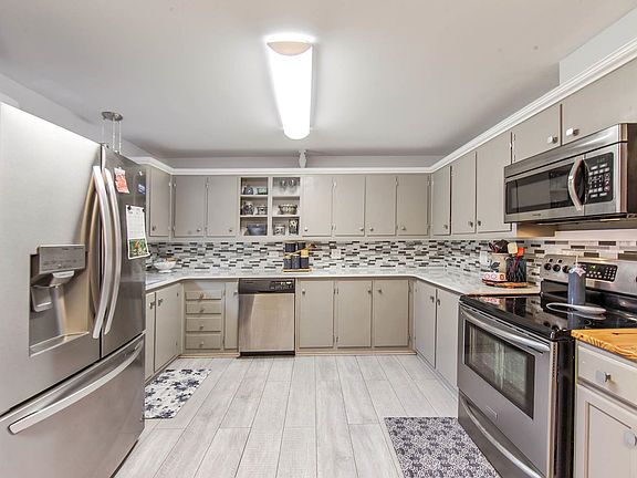 3rd image of 1202 Bourg St