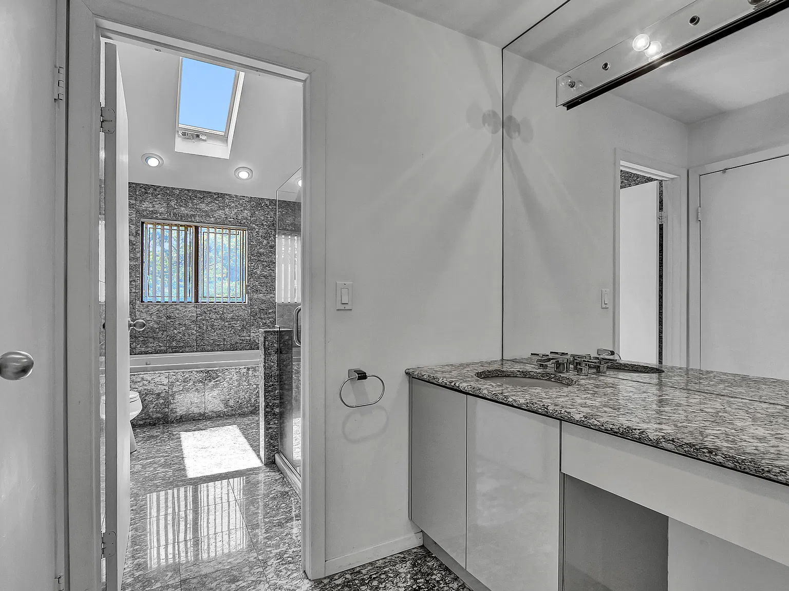 3 bed, 3.5 bath, $5,500 — Photo 4
