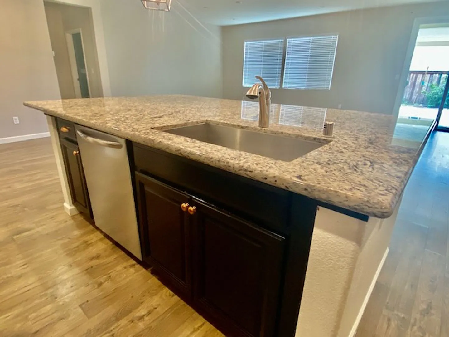 Unique 4 Bedroom, 3 Bath, 2 Car Garage, 1 Story In Woodland — Photo 3