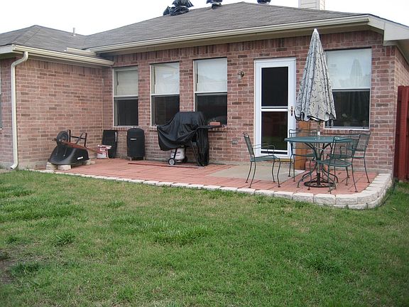 Pavestone patio with retaining wall
