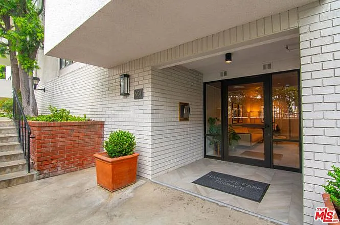 651 Wilcox Ave #1E — Photo 32