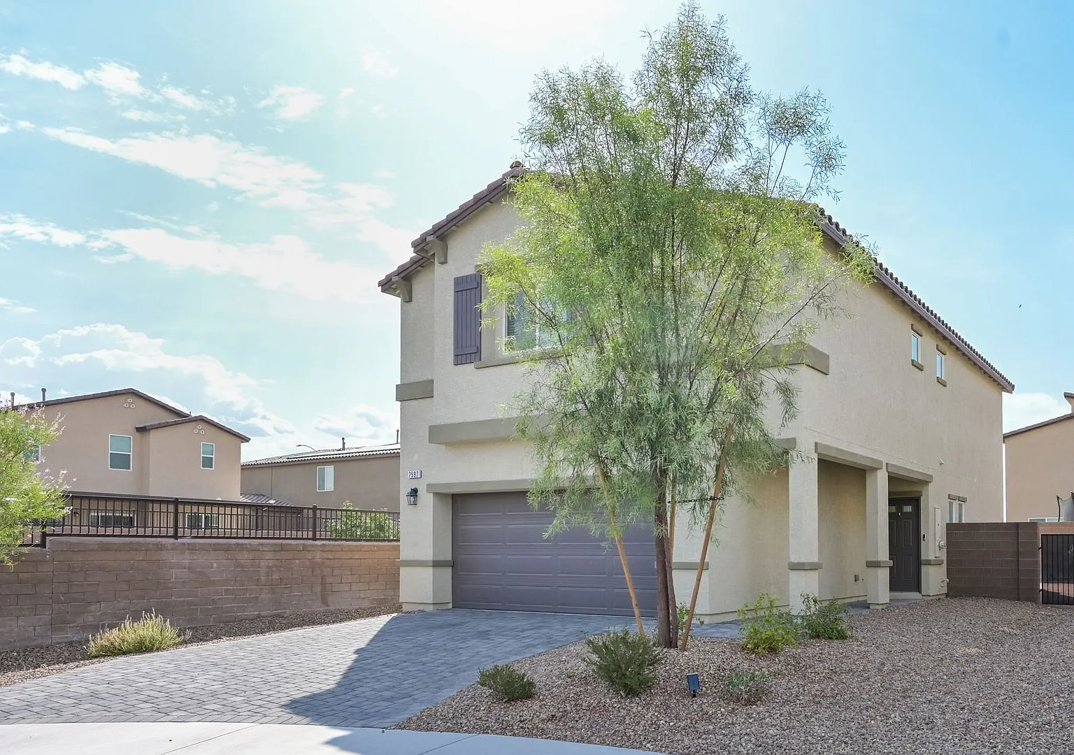 NW!! Gated!! Built 2023 Corner Lot!! Low Maintenance Desert Landscape Front!! Patio & Synthetic G... — Photo 3