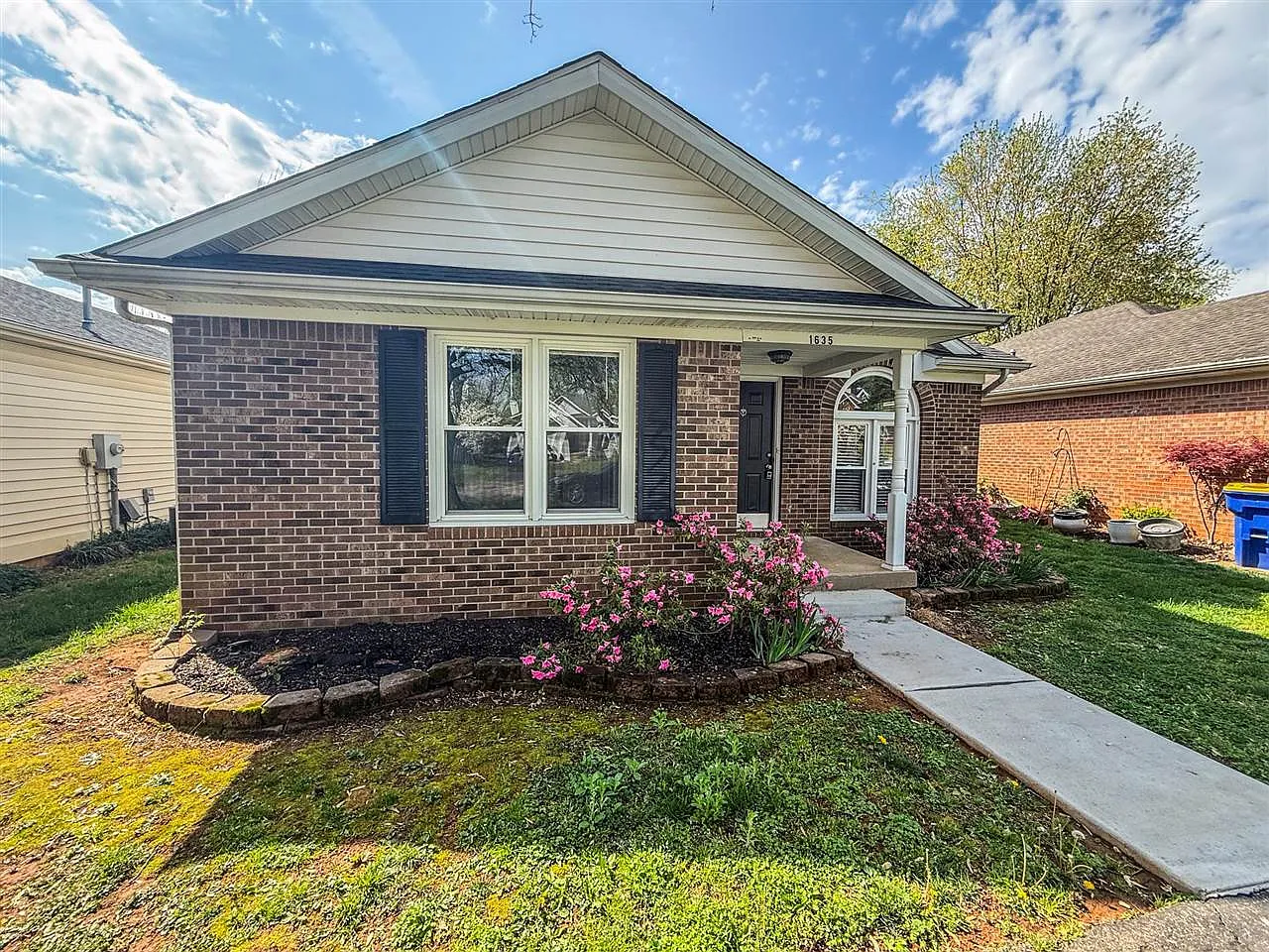 1635 Pleasant Way photo 1