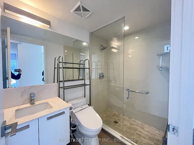 28 Wellesley St E #3202 — Photo 10