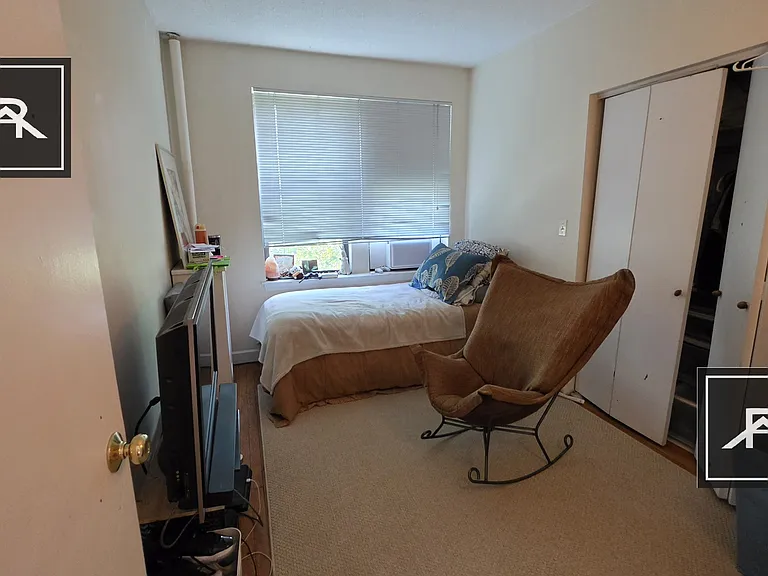 315 Summit Ave #8 — Photo 4