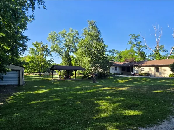 228 Eagle Bluff Dr, Oakwood, IL 61858