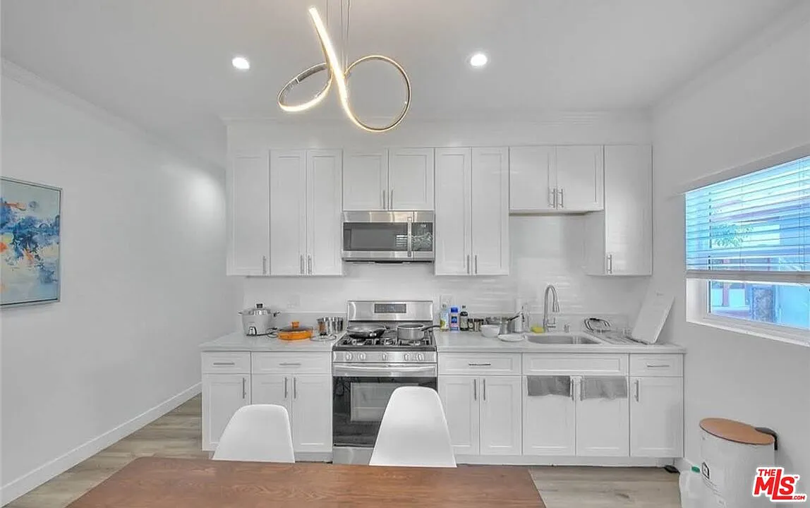 5 bed, 5.0 bath, 3407 sqft, $6,450 — Photo 1