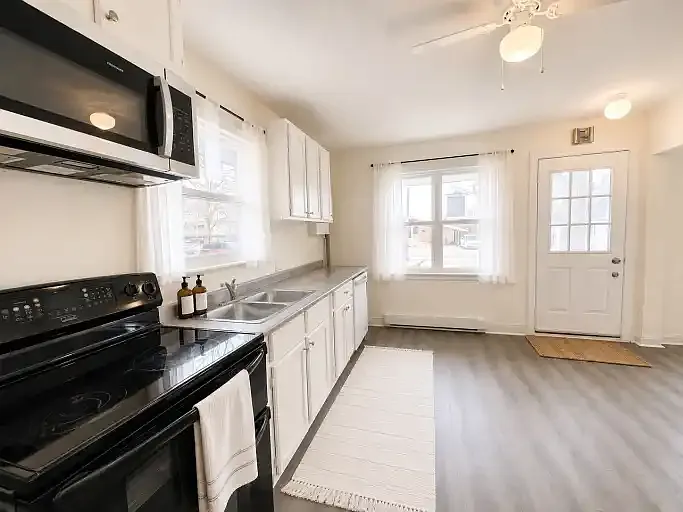 3 bed, 1.0 bath, 900 sqft, $2,195 — Photo 4