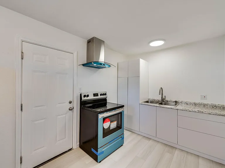 2101A Beverly Ave — Photo 10