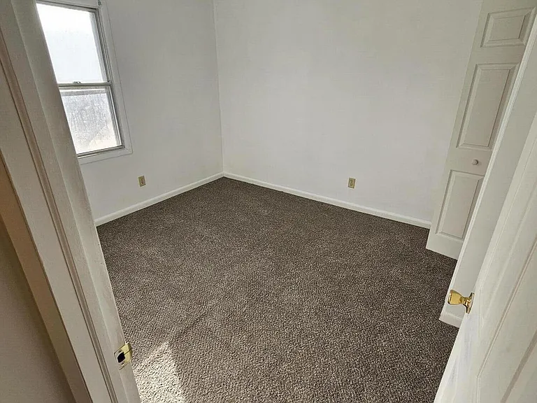 1044 John Ave — Photo 18