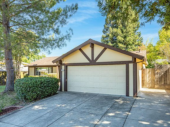 2nd image of 4765 Papaya Dr