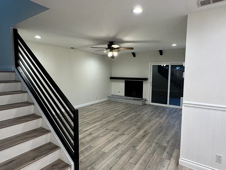 2620 Elden Ave — Photo 4