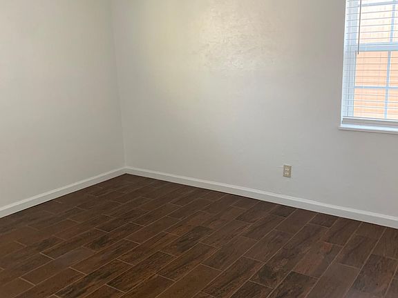 4th image of 7675 Woodshire Dr