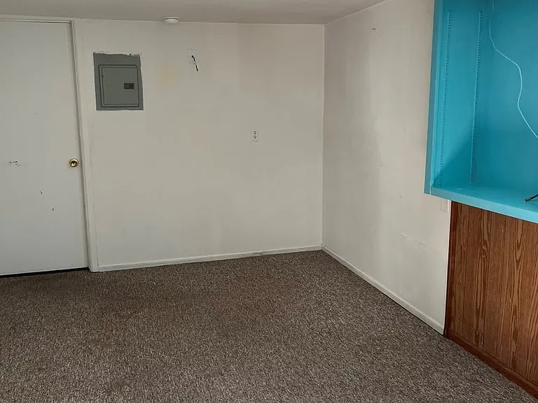 1826 Oregon Ave — Photo 3