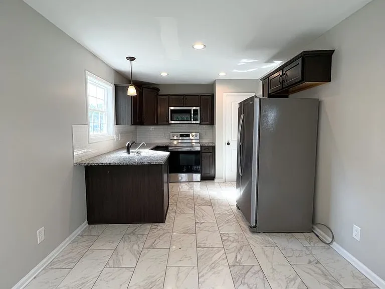 358 Chalet Cir — Photo 11