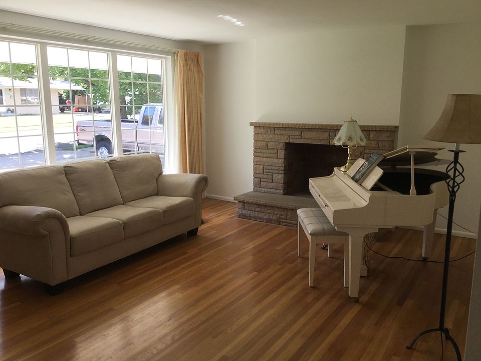 1st image of 324 Fairlane Dr