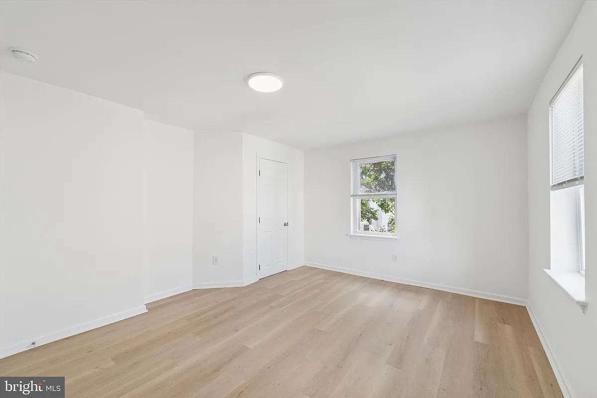 Building Photo - 1626 N 17th St #302