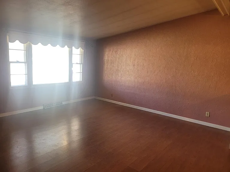 122 Hickory St — Photo 3