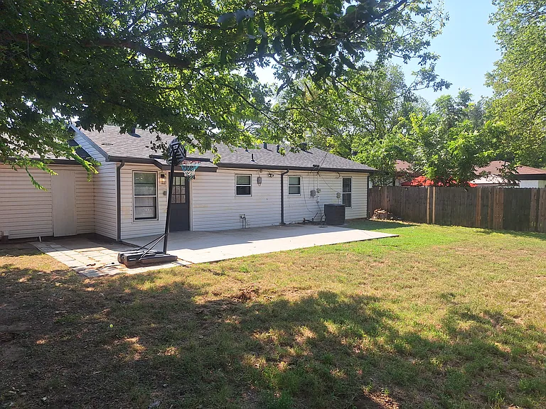 1225 Harrison Ln — Photo 25