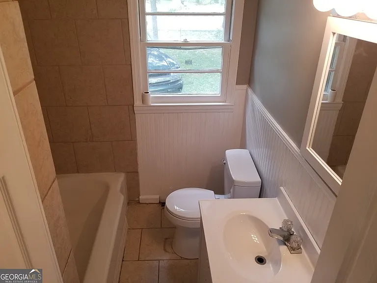 16 Rooney Rd SW — Photo 3