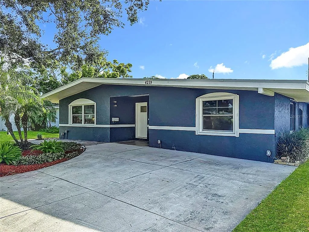 4 bed, 2.0 bath, 1732 sqft, $3,700 — Photo 4