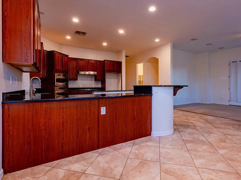 562 E Janet Way — Photo 6