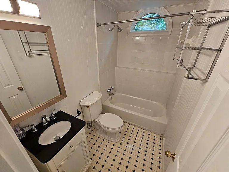 430 Eastbourne Way — Photo 33