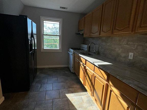 5th image of 163 N 12th St #3