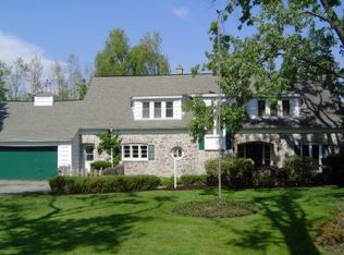 385 N Forest Rd, Williamsville, NY 14221