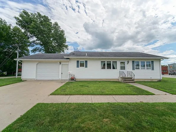 110 E Poisal St, Clarksville, IA 50619