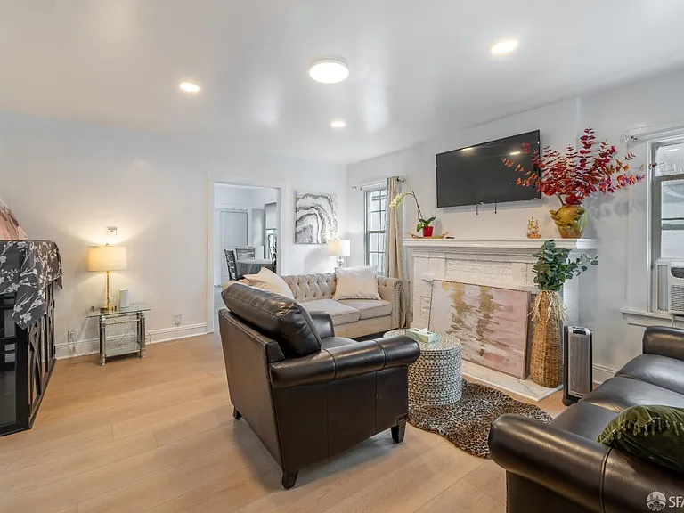 609 S Delaware St — Photo 11