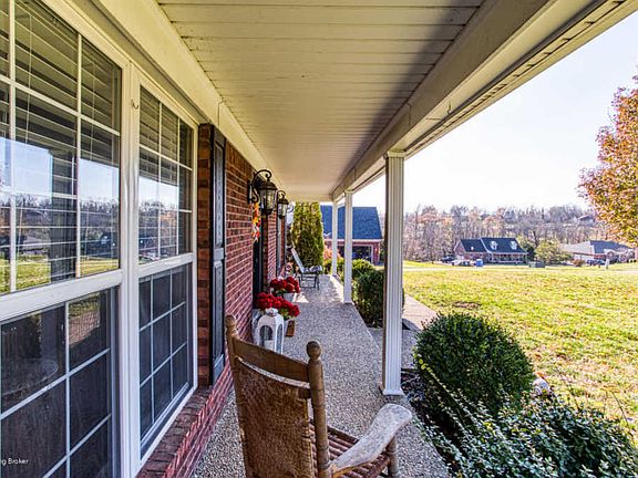 3rd image of 249 Kingswood Ct