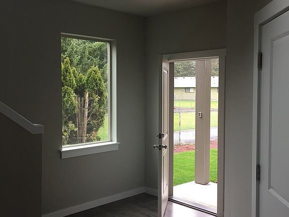 3rd image of 2718 NE 85th Ave