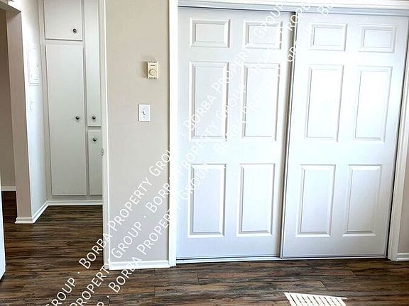 3rd image of 824 S Myrtle Ave #6