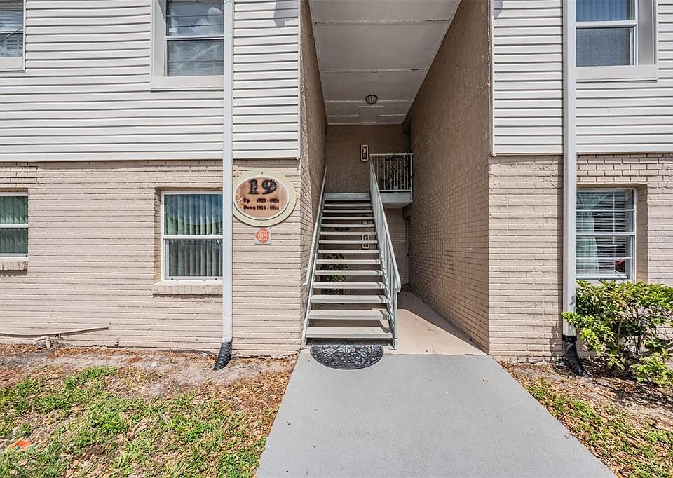 1st image of 7210 N Manhattan Ave APT 1913