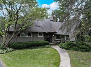 853 Cramer Ct, Willowbrook, IL 60527