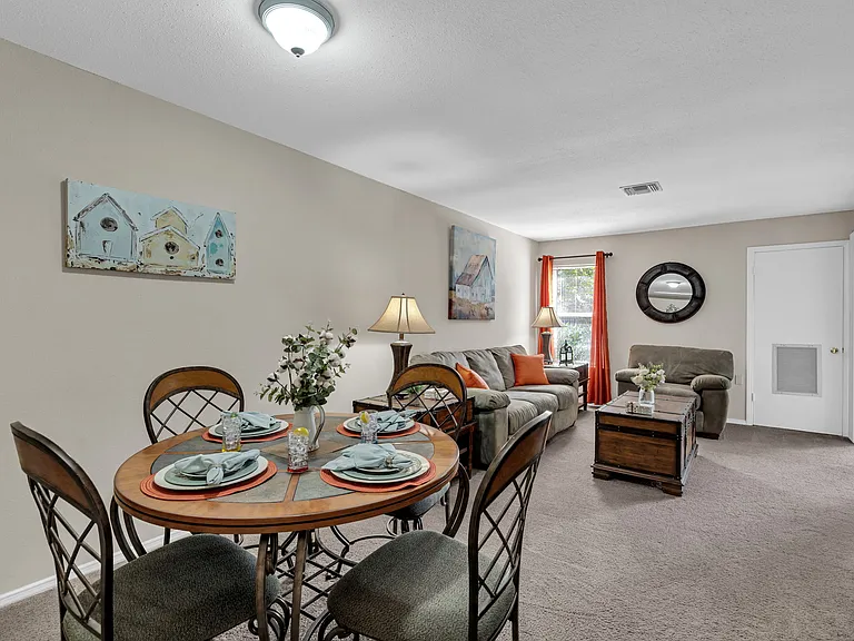 Sunlake Apartments — Photo 7