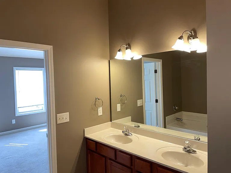 3939 Savannah Square St — Photo 15